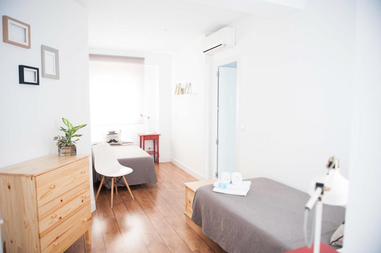 Hotel Smile & Co Hostal Boutique Alicante Exterior photo