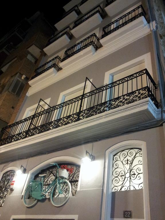 Hotel Smile & Co Hostal Boutique Alicante Room photo