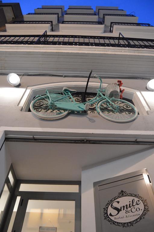Hotel Smile & Co Hostal Boutique Alicante Exterior photo