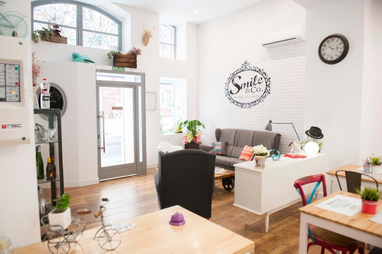 Hotel Smile & Co Hostal Boutique Alicante Exterior photo