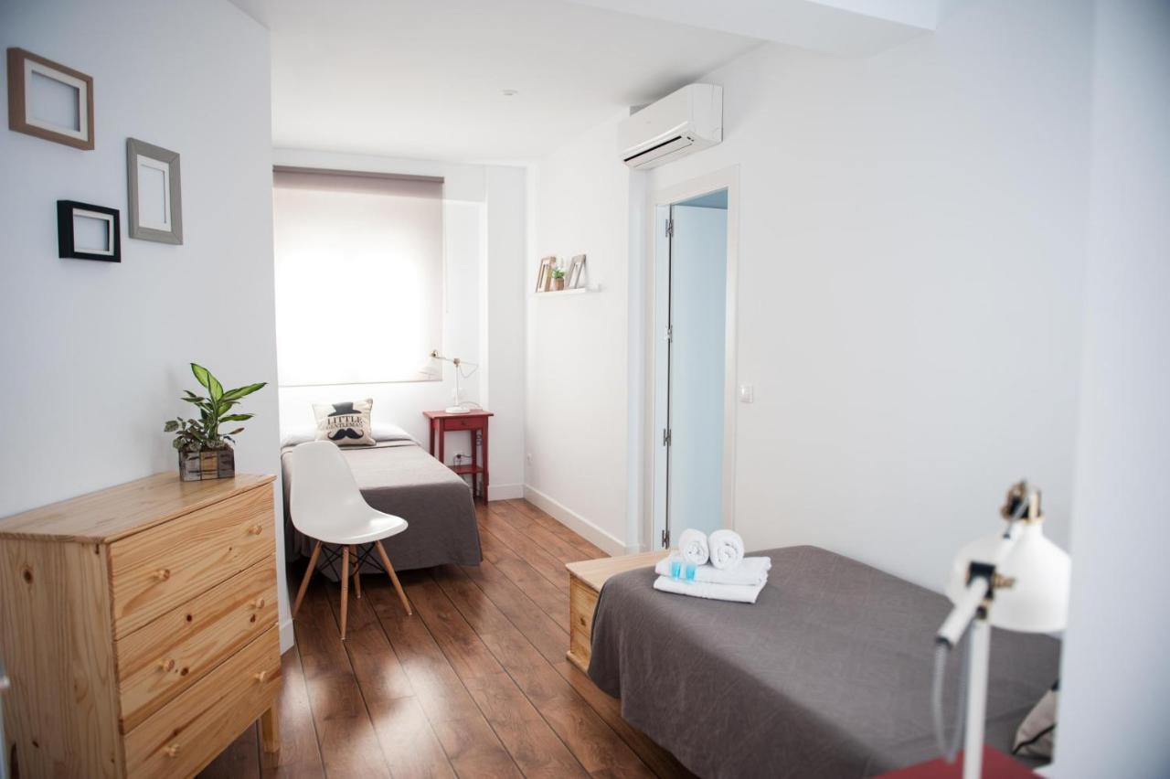 Hotel Smile & Co Hostal Boutique Alicante Exterior photo